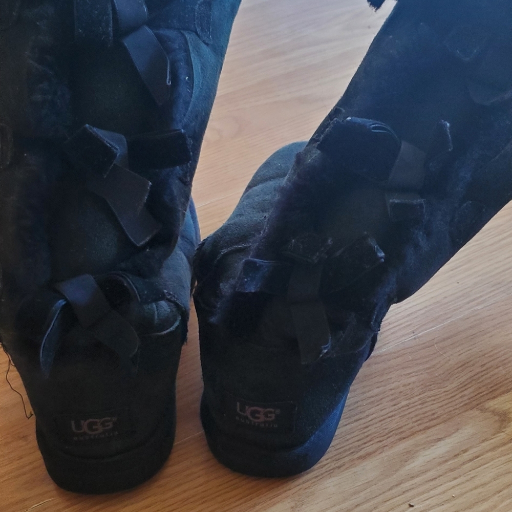 Ugg Bailey Bow *Used*